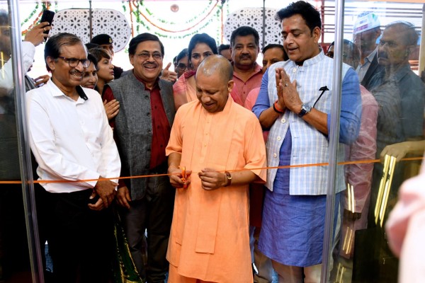 मुख्यमंत्री योगी ने गोरखपुर में न्यू आनन्दलोक सुपर स्पेशियलिटी हॉस्पिटल एवं न्यूरो ट्रॉमा सेण्टर का किया उद्घाटन