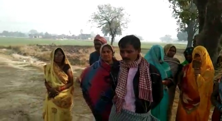 विकास खंड बिहार के कमोली वीरभान पुर में कोटेदार के खिलाफ मुखर हुए ग्रामीण