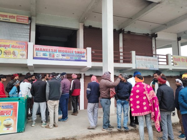 मोबाइल दुकान में चोरी की बड़ी कोशिश नाकाम, रंगे हाथ पकड़ा गया चोर