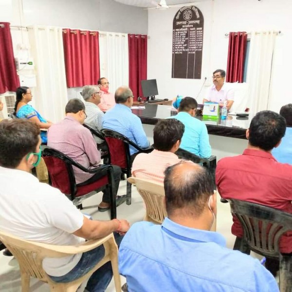 जिला विद्यालय निरीक्षक की अध्यक्षता में बैठक संपन्न