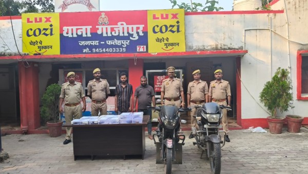 पुलिस और असलहा तस्करों के बीच मुठभेड़, एक घायल, तीन गिरफ्तार, भारी मात्रा में हथियार बरामद
