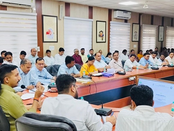 जनगणना-2027 की तैयारियों को लेकर जिलाधिकारी ने कलेक्ट्रेट में की अहम बैठक