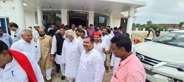 पूर्व विधानसभा अध्यक्ष का सपा कार्यकर्ताओं ने किया भव्य स्वागत