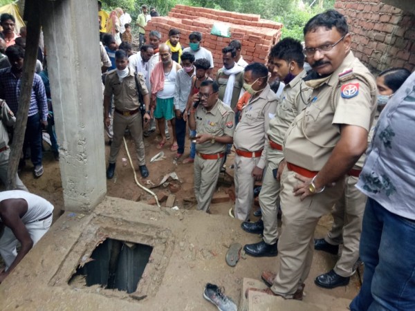 लैट्रीन टैंक में शटरिंग निकालने उतरे दो मजदूरों की जहरीली गैस में दम घुटने से मौत