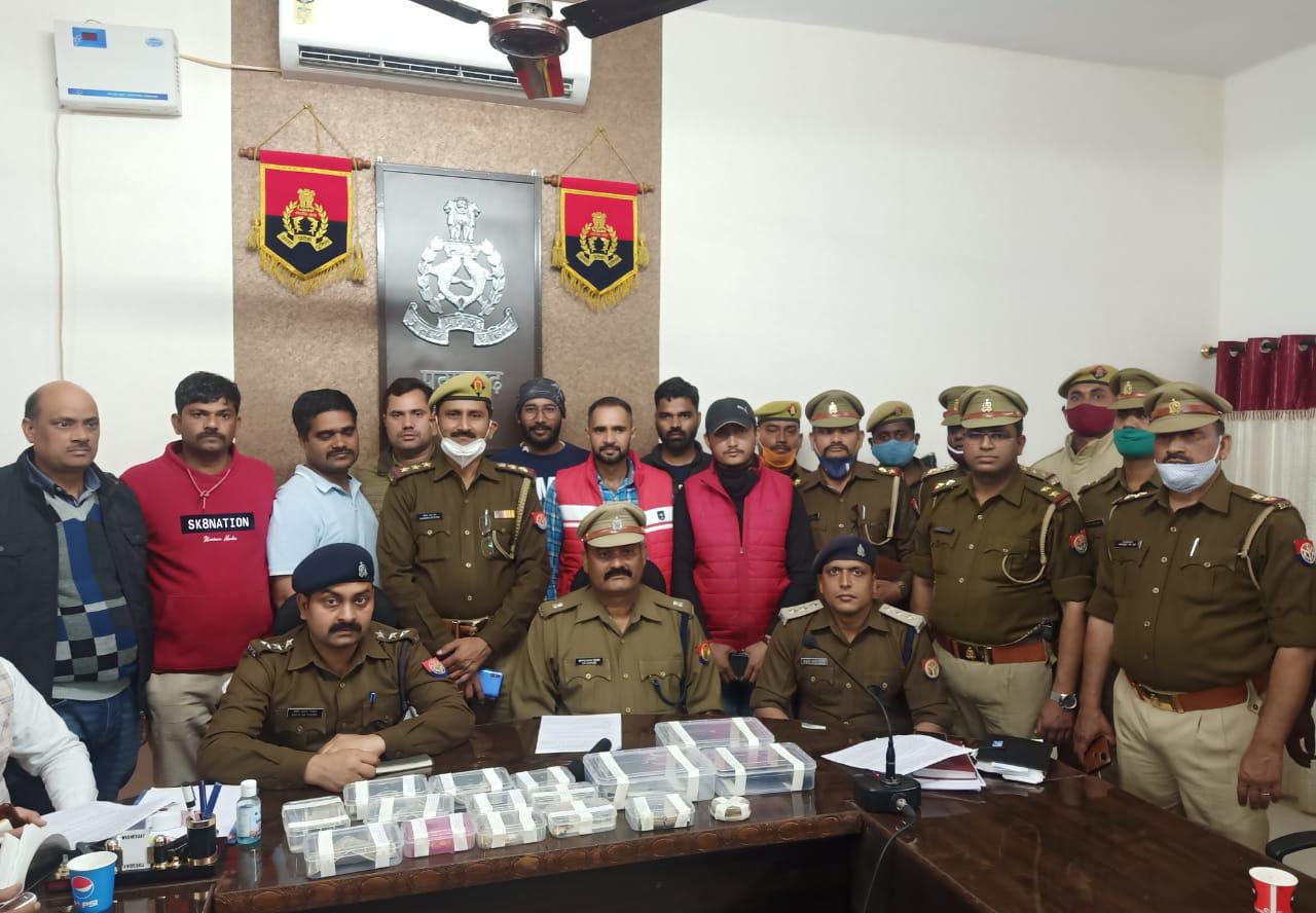 ज्वैलर्स लूट काण्ड के तीन घायल बदमाश सहित 50-50 हजार रुपये के इनामिया पांच अभियुक्त गिरफ्तार