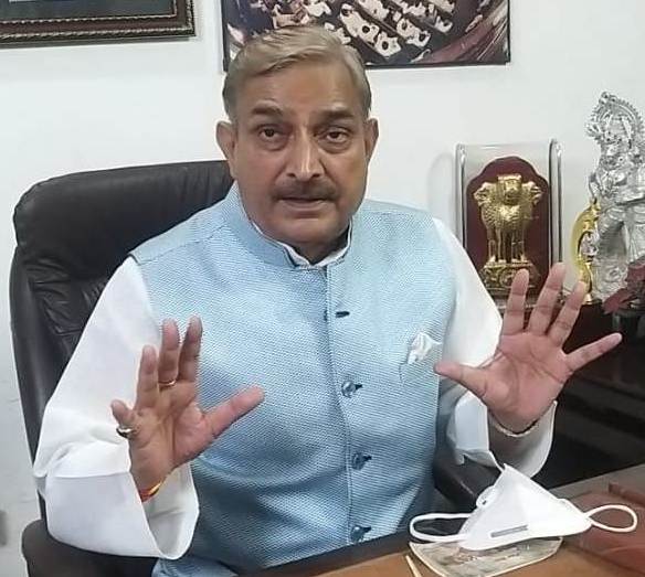 पेट्रोलियम पदार्थों के दामों में लगातार बढ़ोत्तरी व महत्वपूर्ण संस्थानों की बिक्री कपर गहरी चोट--प्रमोद तिवारी