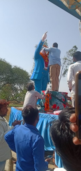 डॉ0 भीमराव अंबेडकर की जयंती पर डॉ आंबेडकर की 10 फीट ऊंची मूर्ति स्थापित की गई