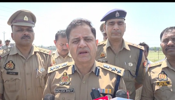 इब्राहिम गंज में सड़क किनारे मिला महिला का खून से लथपथ शव, हत्या की आशंका