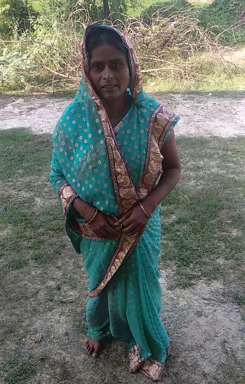 विधवा के आवासीय भूमि पर दबंग ने किया कब्जा, न्याय के लिए भटक रही है विधवा