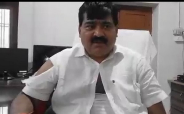 ब्लॉक सांगीपुर परिसर बना युद्ध का मैदान, जान बचाकर भागे सांसद