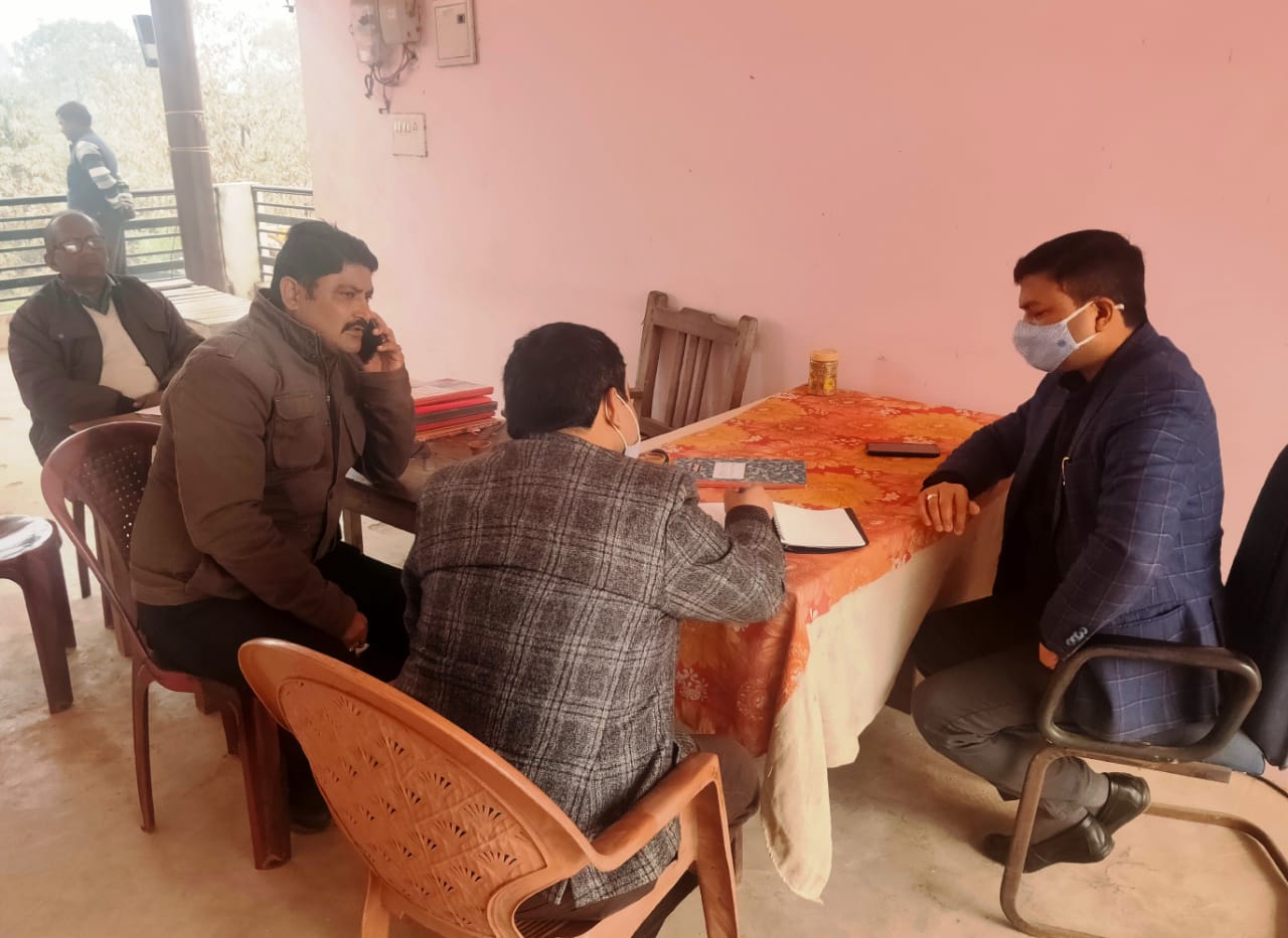 एडीएम ने धान क्रय केन्द्र का किया औचक निरीक्षण खतौनी सत्यापन के दिये निर्देश
