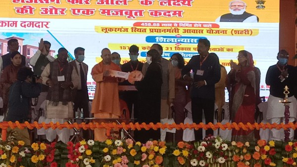 रामपुर खास में प्रदेश के मुख्यमंत्री ने विरोधी दलों को बताया जनविरोधी, केंद्र व राज्य सरकार की गिनाई उपलब्धियां