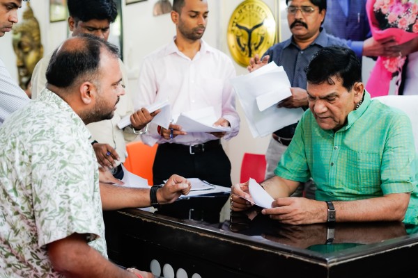 जनसुनवाई में मंत्री एके शर्मा ने सुनीं फरियादें, बोले- शिकायतों का निस्तारण कागजों में नहीं, मौके पर दिखे