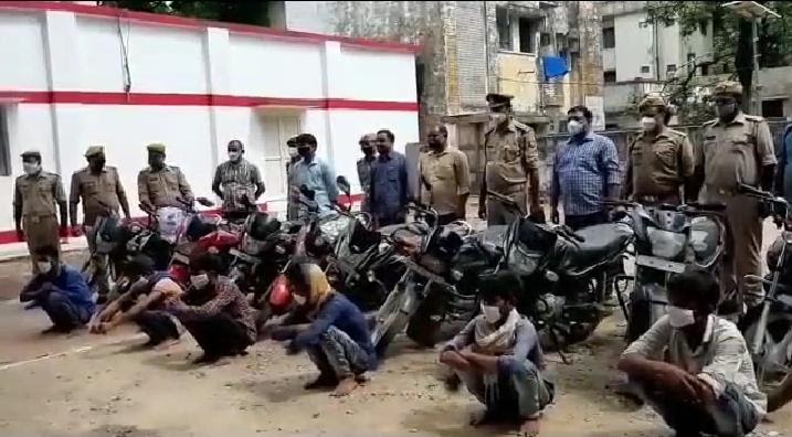 मिर्जापुर जिले में चोरी कि 10 बाइक के साथ 6 अभियुक्त किए गए गिरफ्तार