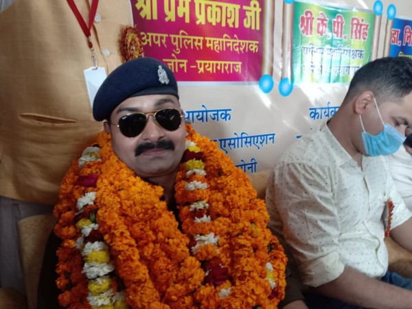 व्यापारियों ने पुलिस अधीक्षक व क्षेत्राधिकारी नगर को किया सम्मानित