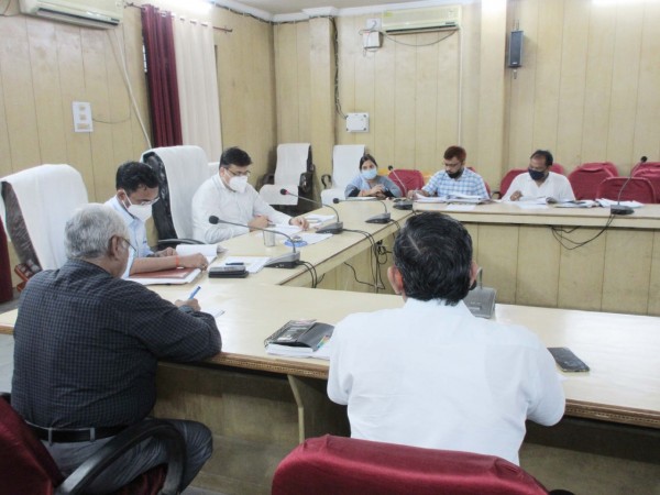 केंद्र एवं प्रदेश सरकार द्वारा संचालित योजनाओं का लाभ पात्र व्यक्तियों को अवश्य मिले-- जिलाधिकारी