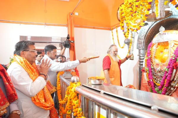महर्षि वाल्मीकि जयंती पर मंत्री जयवीर सिंह ने किया अखंड रामायण पाठ का शुभारंभ