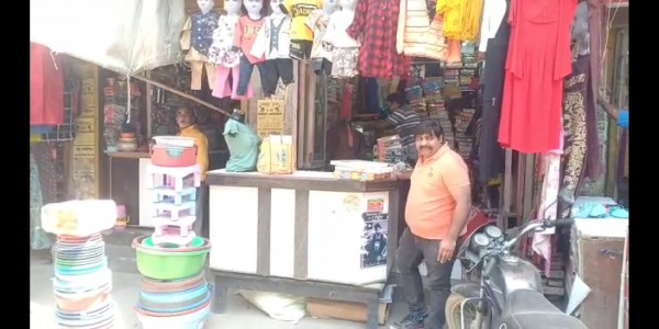 रायबरेली जनपद में दुकानों के खुलने के आदेश के बाद आज गुलजार दिखे बाजार
