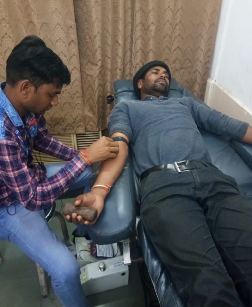 पुलवामा शहीदों के नाम रक्तदान संस्थान ने कराया रक्तदान एवं दी श्रद्धांजलि,