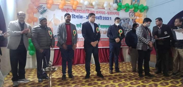 लोकतंत्र को मजबूत करने की आधार शिला मतदान--जिलाधिकारी
