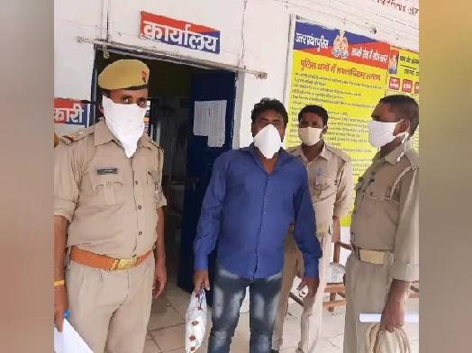 मिर्जापुर के पड़री थाना पुलिस ने एक किलोग्राम गांजा के साथ अभियुक्त को किया गिरफतार