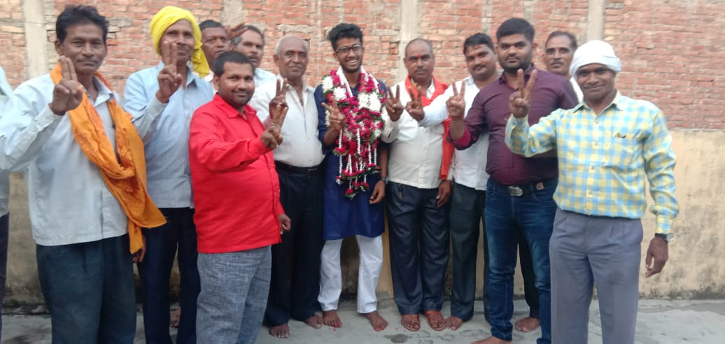 एनडीए की परीक्षा में आठवां स्थान हासिल करने वाले अमन‌ विश्वकर्मा का कुंडा में हुआ भव्य स्वागत