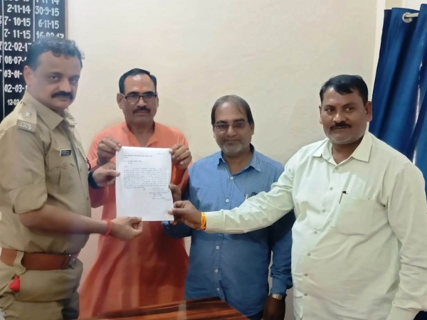 अधिवक्ताओं के घर दबिश को लेकर साथियों का चढ़ा पारा, एएसपी से जताई नाराजगी
