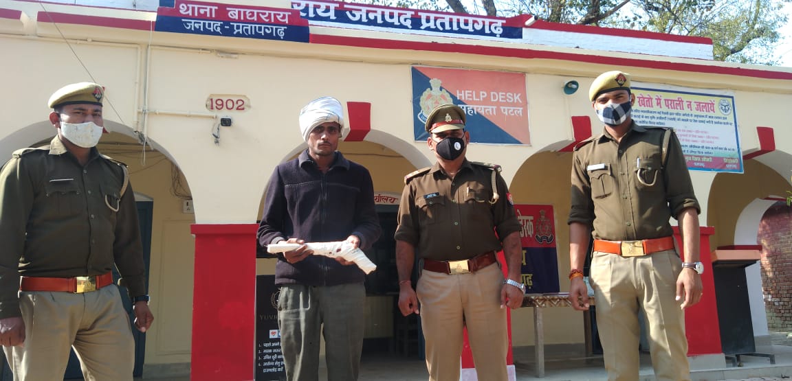 अवैध तमंचा-कारतूस के साथ एक वांछित अभियुक्त गिरफ्तार