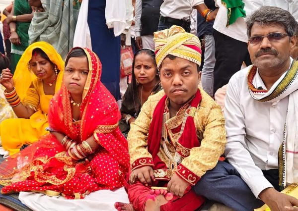मुख्यमंत्री सामूहिक विवाह में तीन फीट के दूल्हे के साथ ढाई फीट की दुल्हन की होगी शादी