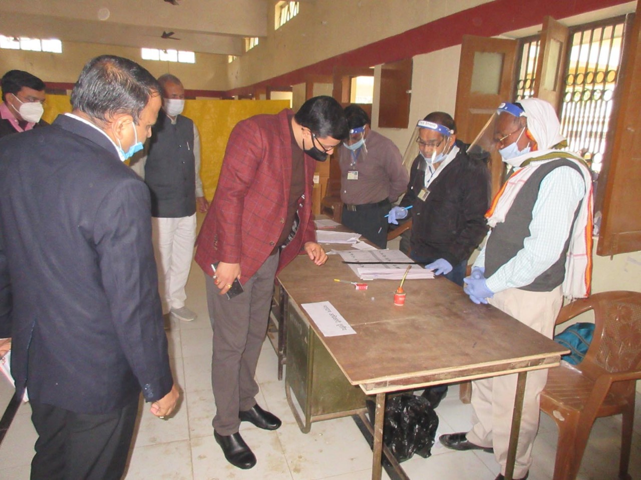 प्रतापगढ में लखनऊ खण्ड स्नातक का 33.93 प्रतिशत  एवं शिक्षक का 59.25 प्रतिशत हुआ मतदान