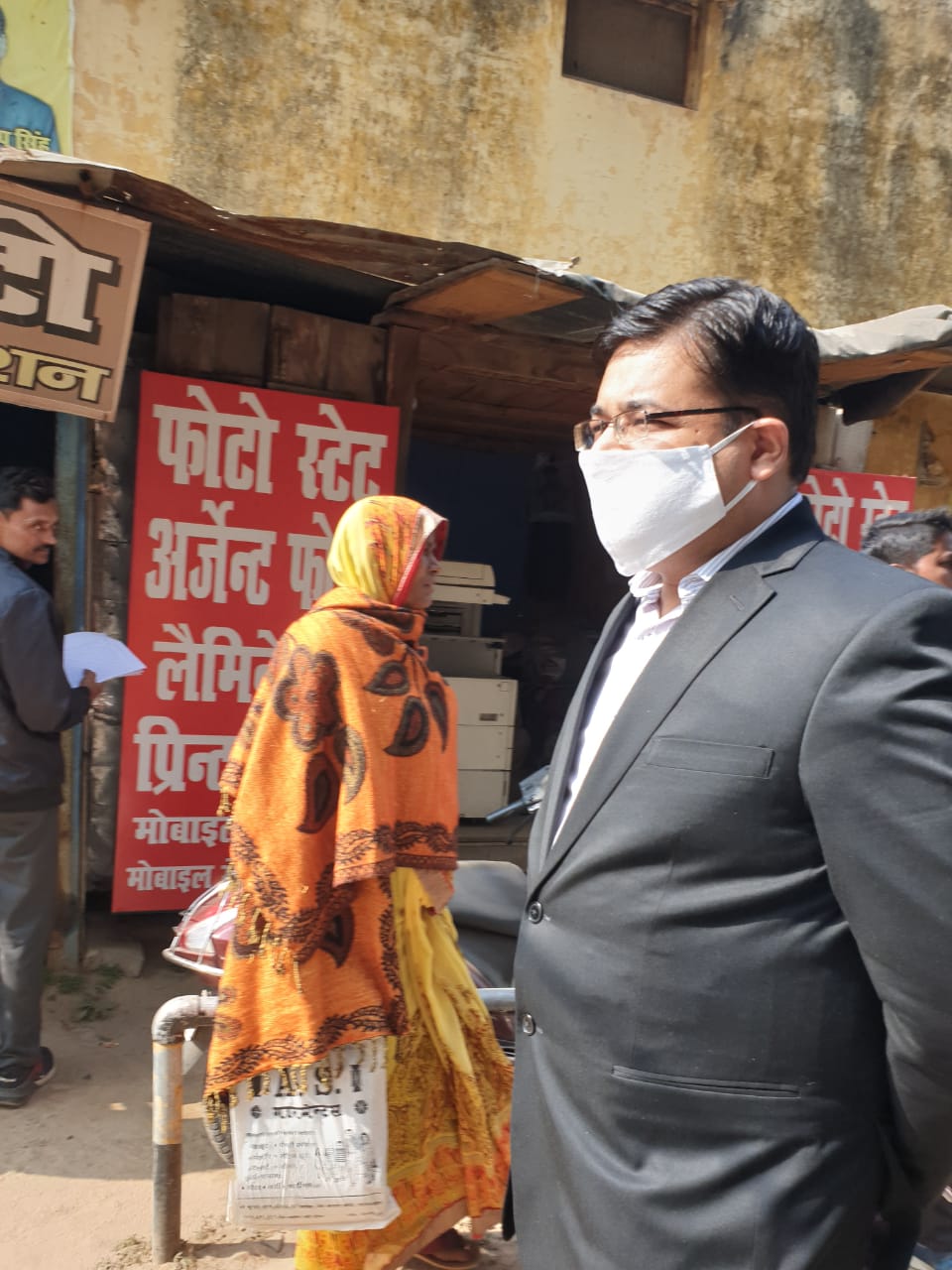 जिलाधिकारी ने कलेक्ट्रेट परिसर का किया औचक निरीक्षण