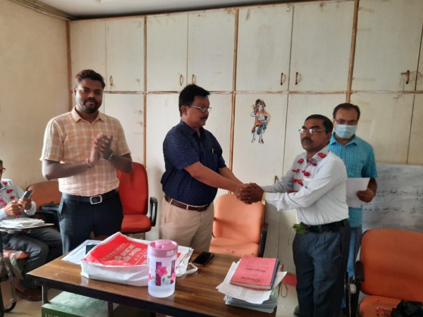 बीमा अभिकर्ताओं की बैठक संपन्न, उत्कृष्ट कार्य करने वाले अभिकर्ताओं को किया गया सम्मानित