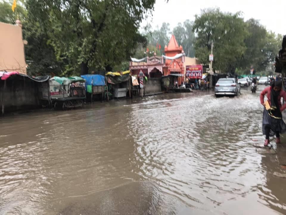 सोमवार को हुई बारिश ने खोली विकास कार्यों की पोल