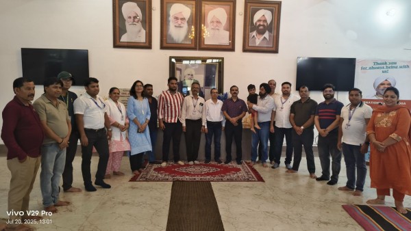 लोक बंधु राजनारायण चिकित्सालय द्वारा रक्तदान शिविर का आयोजन किया गया