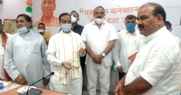 डिप्टी सीएम की मौजूदगी में बीजेपी को लगा झटका