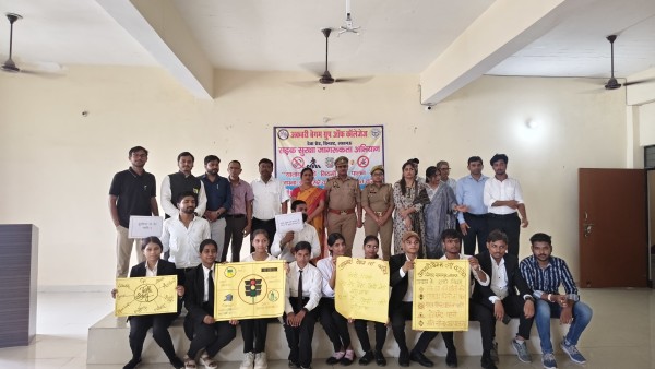 अकबरी बेगम काॅलेज ऑफ एजूकेशन द्वारा सड़क सुरक्षा अभियान चलाया गया।