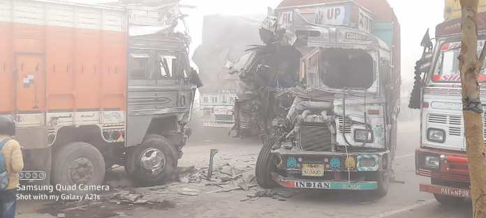 प्रतापगढ में कोहरे के कारण एक साथ कई ट्रकों में जोरदार टक्कर, एक चालक की मौत