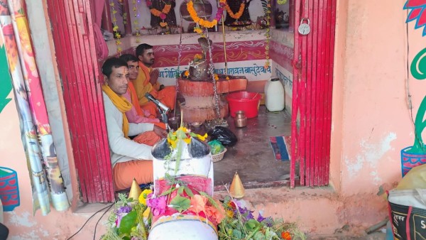 महाशिवरात्रि पर कौशाम्बेश्वर संकट मोचन आश्रम में धूमधाम से मनाया गया।