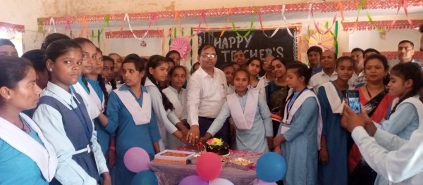 महेश्वरी प्रसाद इंटरमीडिएट कालेज मे बड़े धूमधाम से मनाया गया शिक्षक दिवस