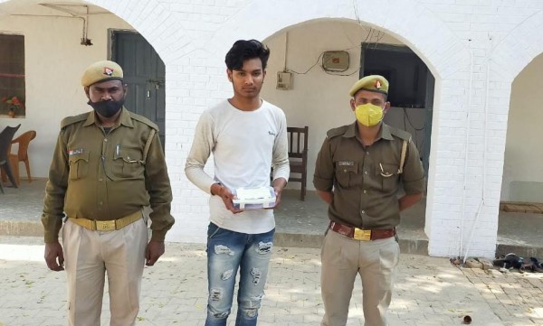 अवैध पिस्टल के साथ एक अभियुक्त गिरफ्तार