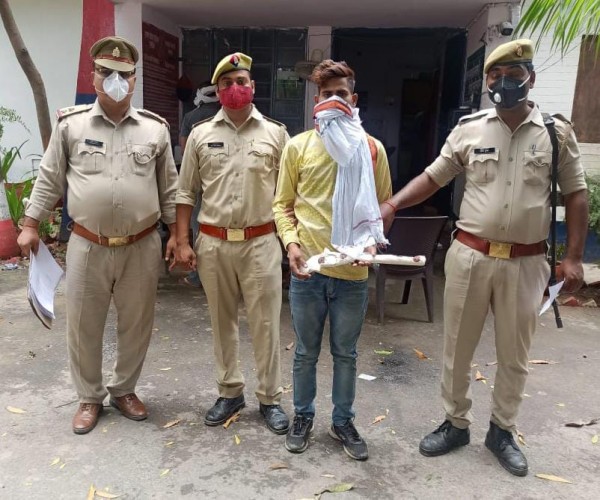 अवैध तमंचा व कारतूस के साथ एक वांछित अभियुक्त गिरफ्तार