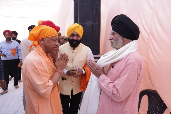 मशहूर समाजसेवी के एस ऐबट को मुख्यमंत्री योगी आदित्यनाथ ने किया सम्मानित