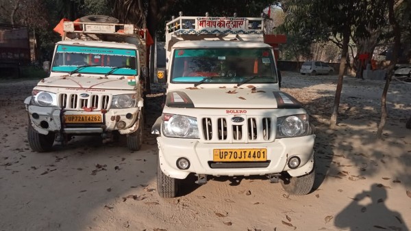 हथिगंवा पुलिस द्वारा 02 पिक अप पर लदी सागौन की लकड़ी की गई बरामद