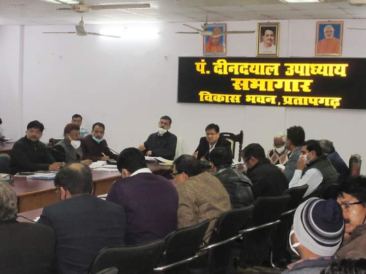 शासन की नवीन प्राथमिकता वाले 37 बिन्दुओ की जिलाधिकारी ने की समीक्षा