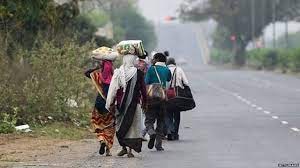 लगातार बढ़ते संक्रमण के बीच लॉकडाउन की आशंका में घिरे लोगो का गावों की ओर पलायन