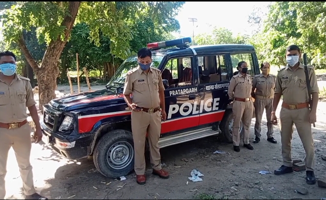 मोहर्रम के मद्देनजर पुलिस अधीक्षक प्रतापगढ़ के दिशा निर्देश पर भदरी से शेखपुर में शांति व्यवस्था कायम करने के लिए लगाया गया भारी पुलिस बल