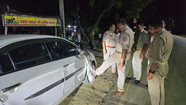 दो कारो में टक्कर के बाद जमकर मारपीट,तीन घायल
