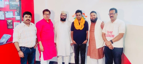 पंजाब के बाढ़ प्रभावित क्षेत्रों में मदद करने के बाद लौटे फ़ैज़ुल हसन ख़ान का लखनऊ में हुआ स्वागत
