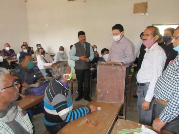 लखनऊ खण्ड स्नातक एवं शिक्षक के निर्वाचन हेतु मतदान कार्मिकों को दिया गया प्रशिक्षण