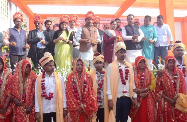 मुख्यमंत्री सामूहिक विवाह कार्यक्रम में 91 जोड़े वैवाहिक बंधन में बधें